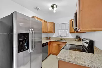 331 N 71st Ave, Hollywood, FL 33024 - Photo 9