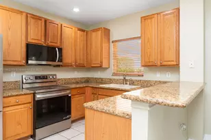 7557 NW 18th Dr, Pembroke Pines, FL 33024 - Photo 9