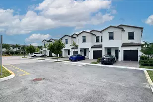 204 SW 159th Pl, Pembroke Pines, FL 33027 - Photo 3