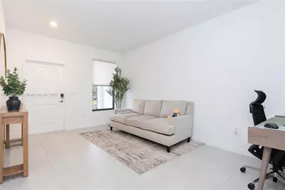 204 SW 159th Pl, Pembroke Pines, FL 33027 - Photo 5