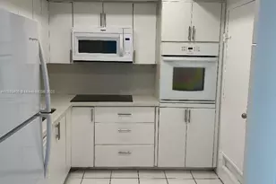 400 Kings Point Dr, Sunny Isles Beach, FL 33160 - Photo 15