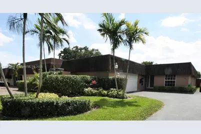 19224 W Lake Dr, Hialeah, FL 33015 - Photo 1
