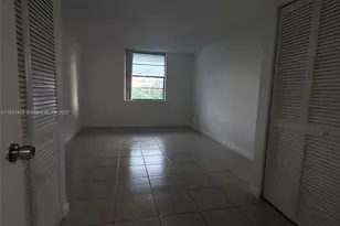 9460 Fontainebleau Blvd, Miami, FL 33172 - Photo 3