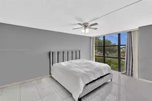 1000 Parkview Dr, Hallandale Beach, FL 33009 - Photo 15