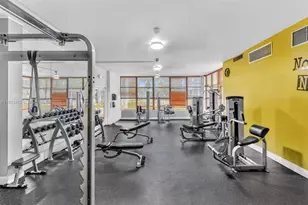 1000 Parkview Dr, Hallandale Beach, FL 33009 - Photo 23