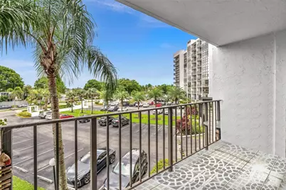 1000 Parkview Dr #329, Hallandale Beach, FL 33009 - Photo 19