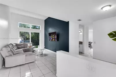 10470 SW 16th St, Pembroke Pines, FL 33025 - Photo 5