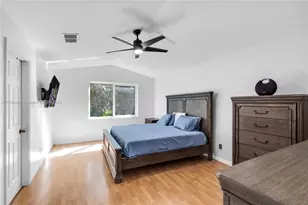 10470 SW 16th St, Pembroke Pines, FL 33025 - Photo 19