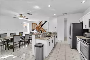 10470 SW 16th St, Pembroke Pines, FL 33025 - Photo 15