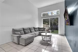 10470 SW 16th St, Pembroke Pines, FL 33025 - Photo 7