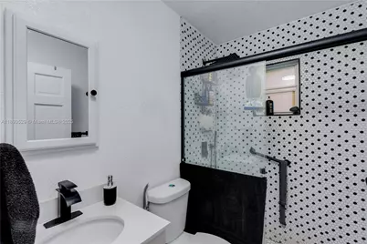 940 E 21st St, Hialeah, FL 33013 - Photo 11