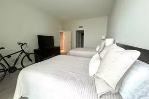 100 Bayview Dr, Sunny Isles Beach, FL 33160 - Photo 31