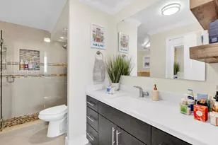 7135 Collins Ave, Miami Beach, FL 33141 - Photo 21