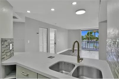 5880 Collins Ave #403, Miami Beach, FL 33140 - Photo 9