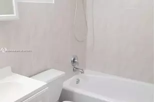 412 SW 10th St, Hallandale Beach, FL 33009 - Photo 15