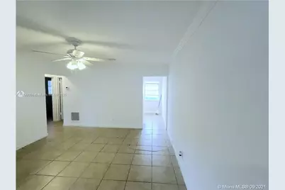 412 SW 10 St, Hallandale Beach, FL 33009 - Photo 13