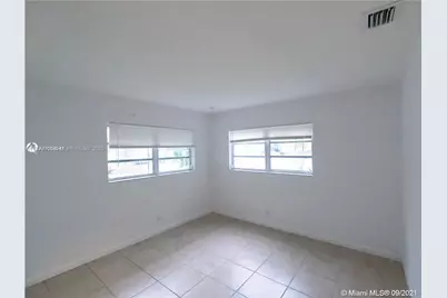 412 SW 10 St, Hallandale Beach, FL 33009 - Photo 9