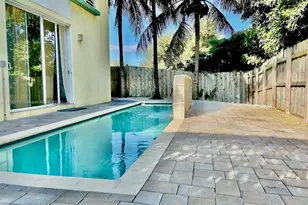 813 SE 18th Ct, Fort Lauderdale, FL 33316 - Photo 3