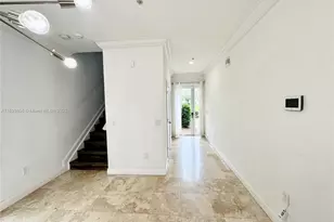 813 SE 18th Ct, Fort Lauderdale, FL 33316 - Photo 5