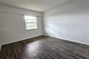 13450 SW 3rd St, Pembroke Pines, FL 33027 - Photo 7