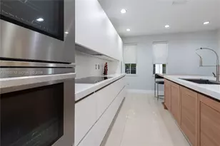 10742 NW 74th Ln, Doral, FL 33178 - Photo 13