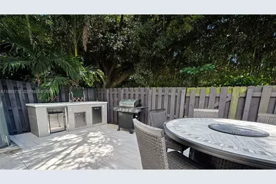 10742 NW 74th Ln, Doral, FL 33178 - Photo 11