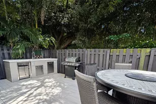 10742 NW 74th Ln, Doral, FL 33178 - Photo 11