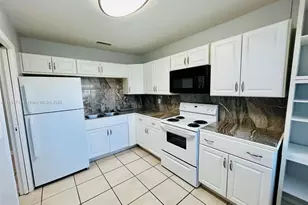 1050 Atlantic Shores Blvd, Hallandale Beach, FL 33009 - Photo 9