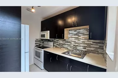 11105 NE 9th Ave, Biscayne Park, FL 33161 - Photo 5