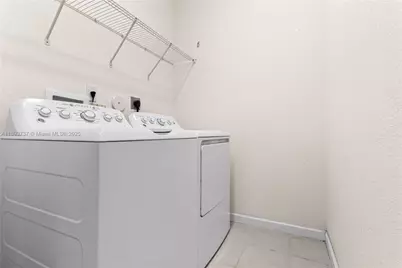 3354 W 100th Ter, Hialeah, FL 33018 - Photo 31