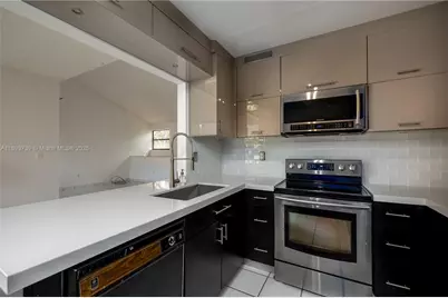 575 W Park Dr #206, Miami, FL 33172 - Photo 1