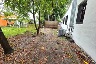 1102 NW 103rd St, Miami, FL 33150 - Photo 37