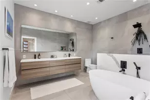 1396 Harbor View W, Hollywood, FL 33019 - Photo 25