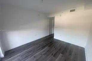 13800 Highland Dr, North Miami Beach, FL 33181 - Photo 11