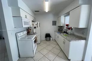 1854 Lauderdale Manor Dr, Fort Lauderdale, FL 33311 - Photo 5