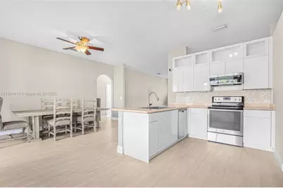 2821 Augusta Dr, Homestead, FL 33035 - Photo 11