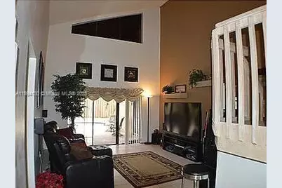 5920 York Ln, Davie, FL 33331 - Photo 7