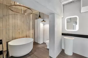 1749 NE Miami Ct, Miami, FL 33132 - Photo 21