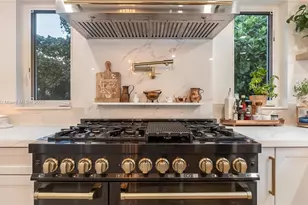 1015 NE 119th St, Biscayne Park, FL 33161 - Photo 5