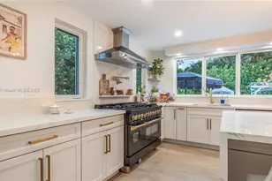 1015 NE 119th St, Biscayne Park, FL 33161 - Photo 3