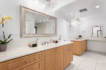 207 Holiday Dr, Hallandale Beach, FL 33009 - Photo 37