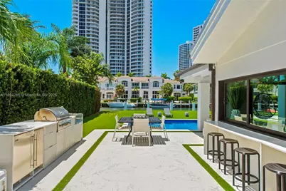 207 Holiday Dr, Hallandale Beach, FL 33009 - Photo 19