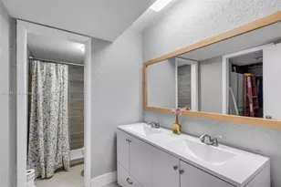 19440 NE 26th Ave, Miami, FL 33180 - Photo 19