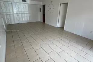 4721 NW 7th St, Miami, FL 33126 - Photo 11