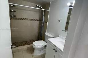 4721 NW 7th St, Miami, FL 33126 - Photo 7