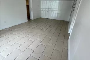 4721 NW 7th St, Miami, FL 33126 - Photo 9