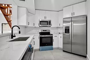 10233 NW 9th St Cir, Miami, FL 33172 - Photo 1