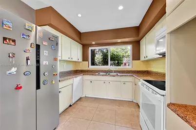 2750 SE 3rd St, Pompano Beach, FL 33062 - Photo 5