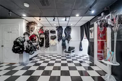 1121 NW 29th St, Miami, FL 33127 - Photo 7