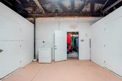 1121 NW 29th St, Miami, FL 33127 - Photo 35